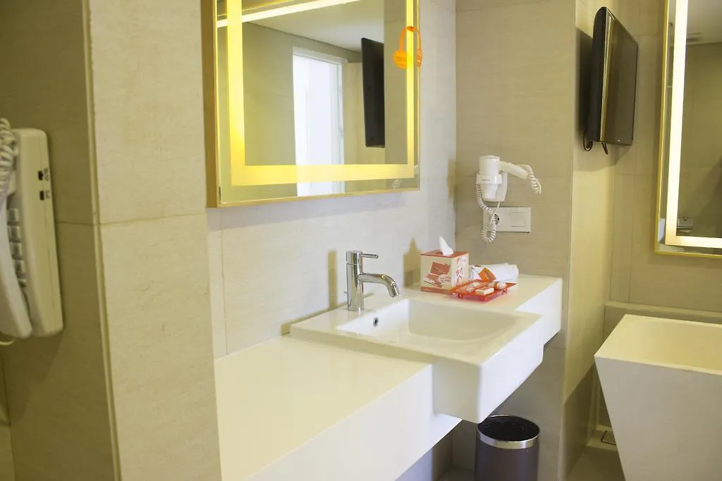 Harris Hotel Kuta Galleria - Bali
