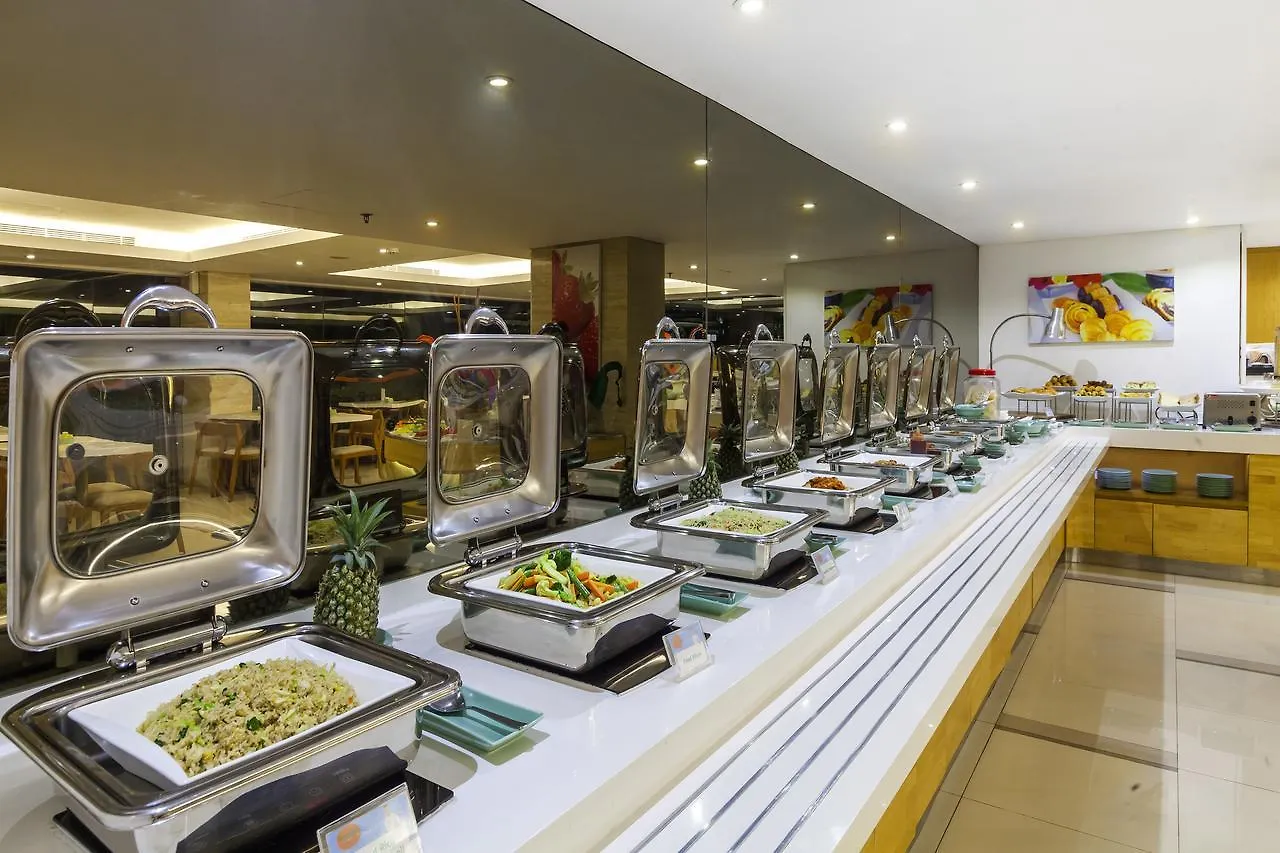 Harris Hotel Kuta Galleria - Bali  Кута